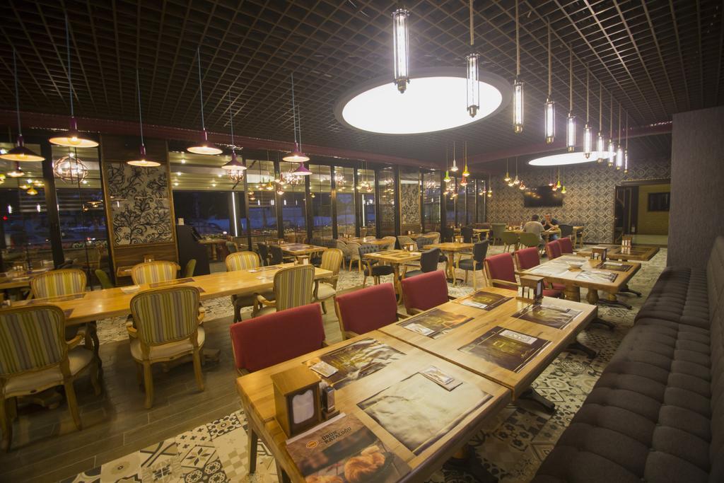 The Corner Hotel سينجان المظهر الخارجي الصورة