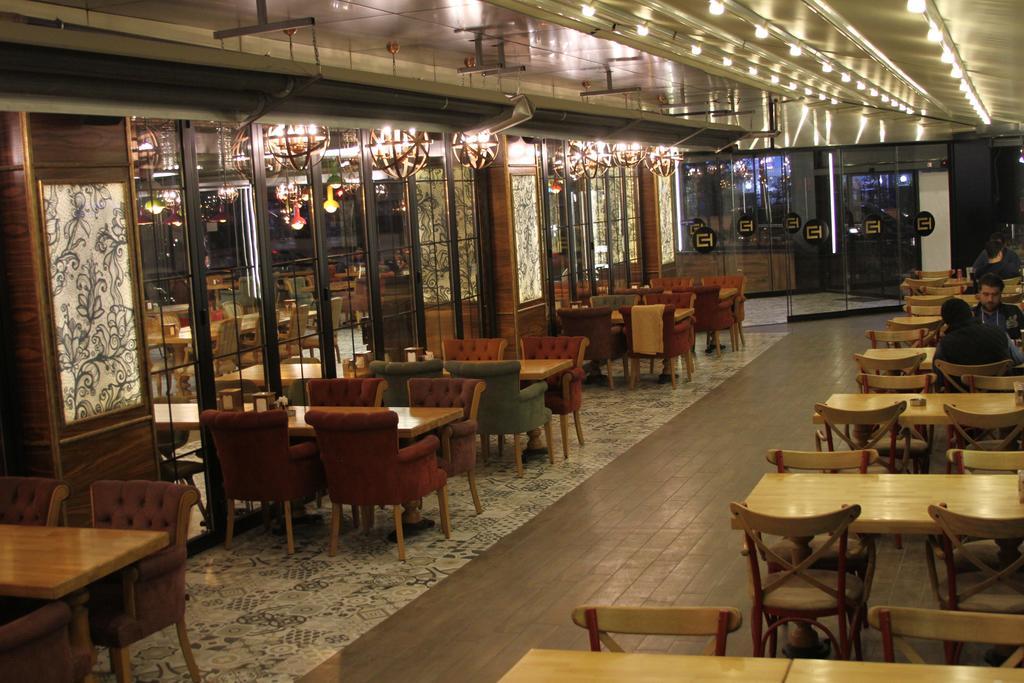 The Corner Hotel سينجان المظهر الخارجي الصورة