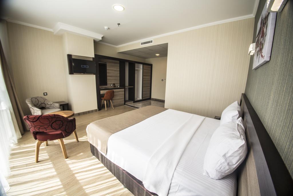 The Corner Hotel سينجان المظهر الخارجي الصورة