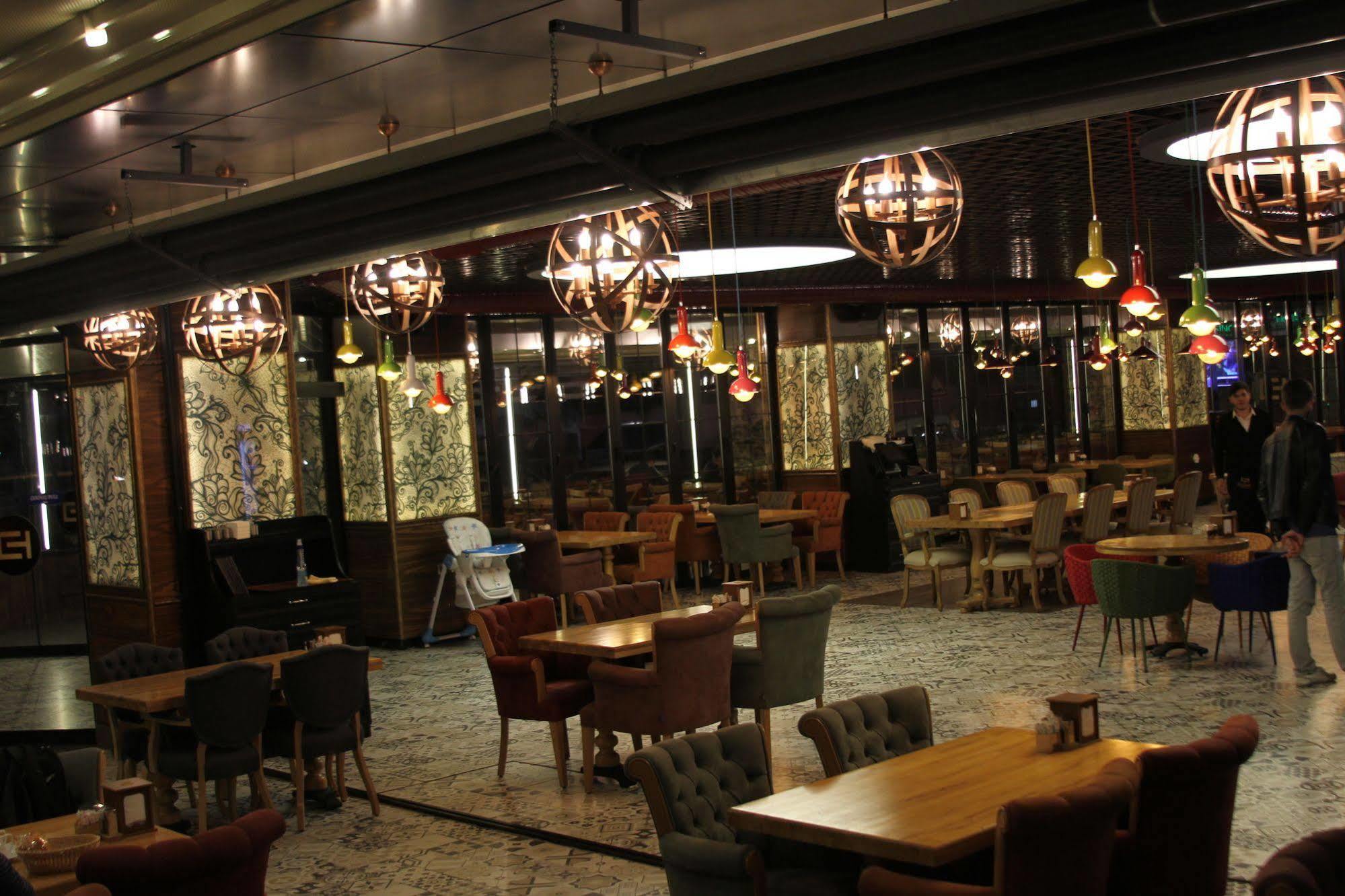 The Corner Hotel سينجان المظهر الخارجي الصورة