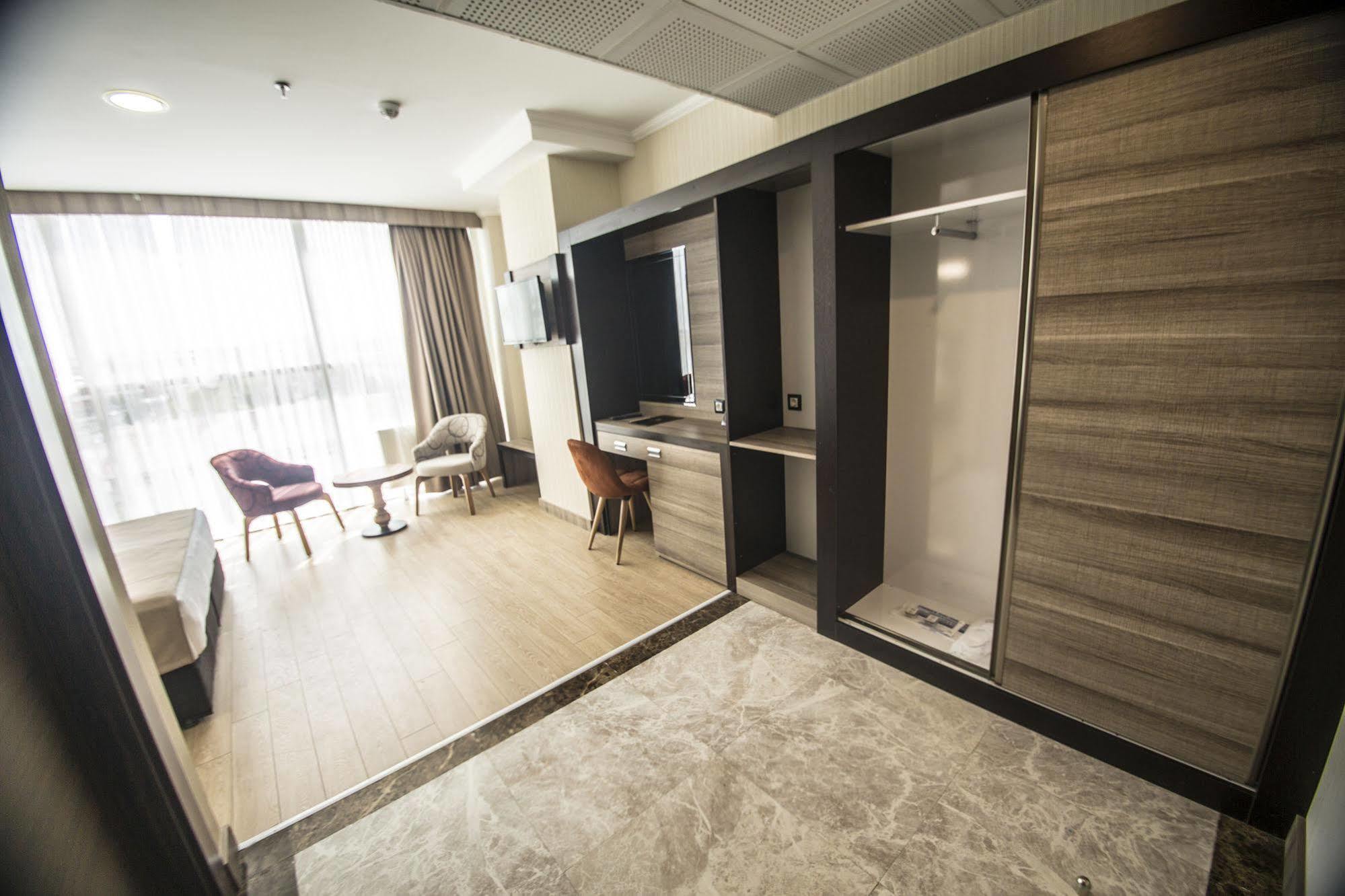 The Corner Hotel سينجان المظهر الخارجي الصورة